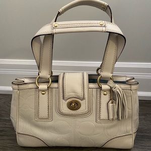 Gorgeous Leather COACH Handbag in Cream Leather